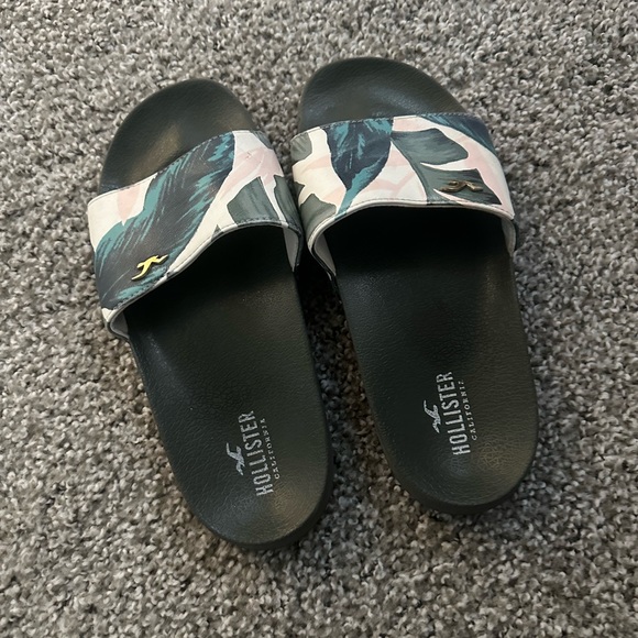 Hollister Slides - Picture 2 of 3